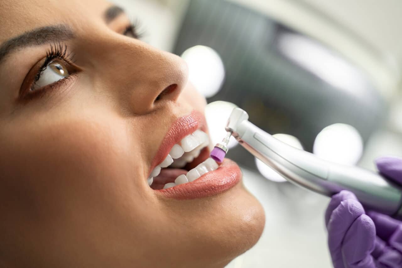 Can I eat after a dental cleaning?