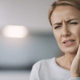 How do you stop a toothache